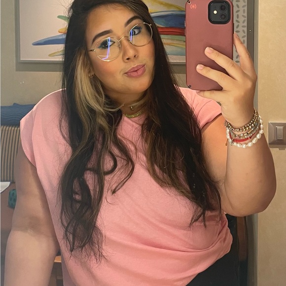 Meet your Posher, Andrea - Picture 3 of 7